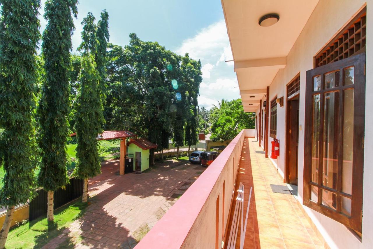 Airport Green View Resort Andiambalama Exterior foto